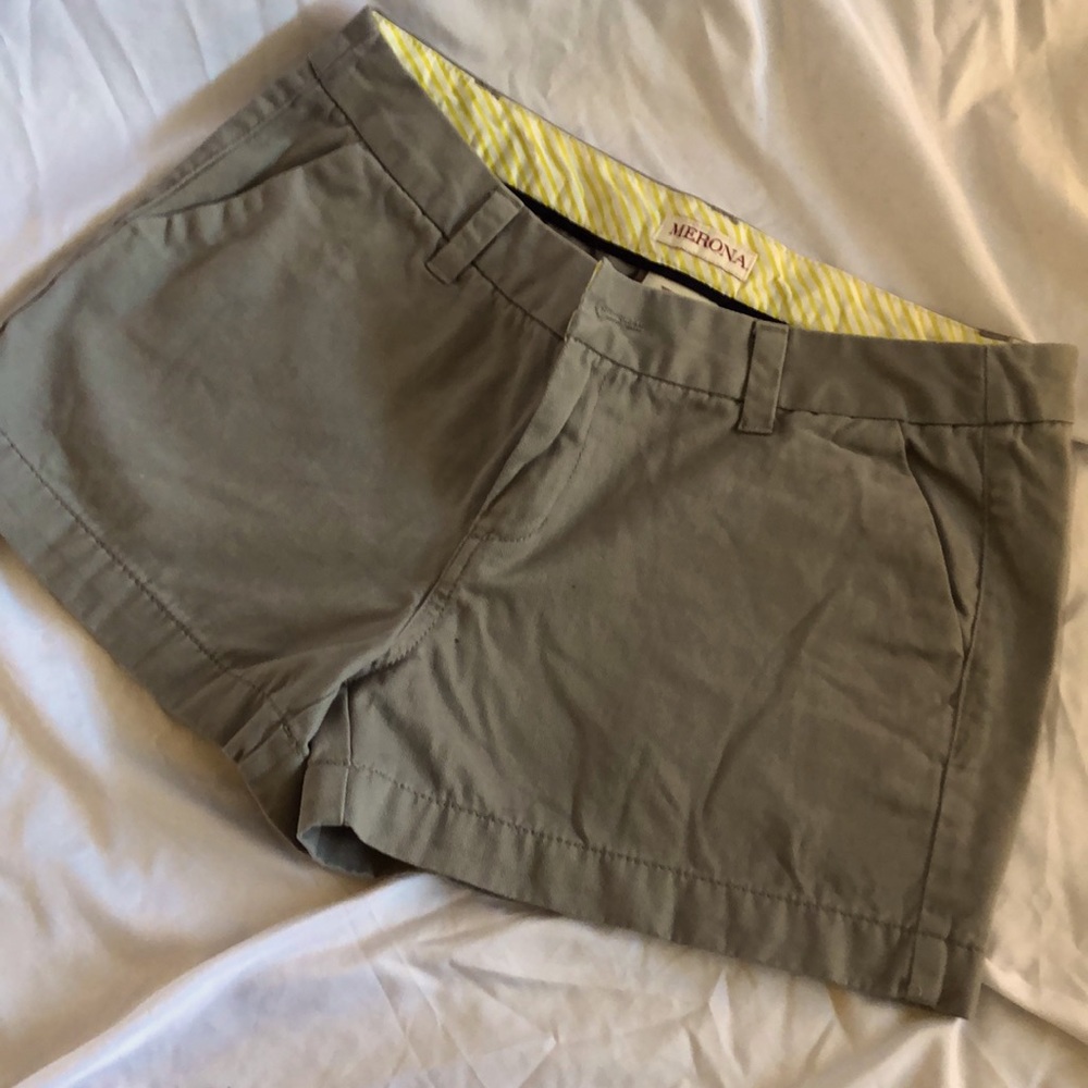 Kaki shorts light olive green